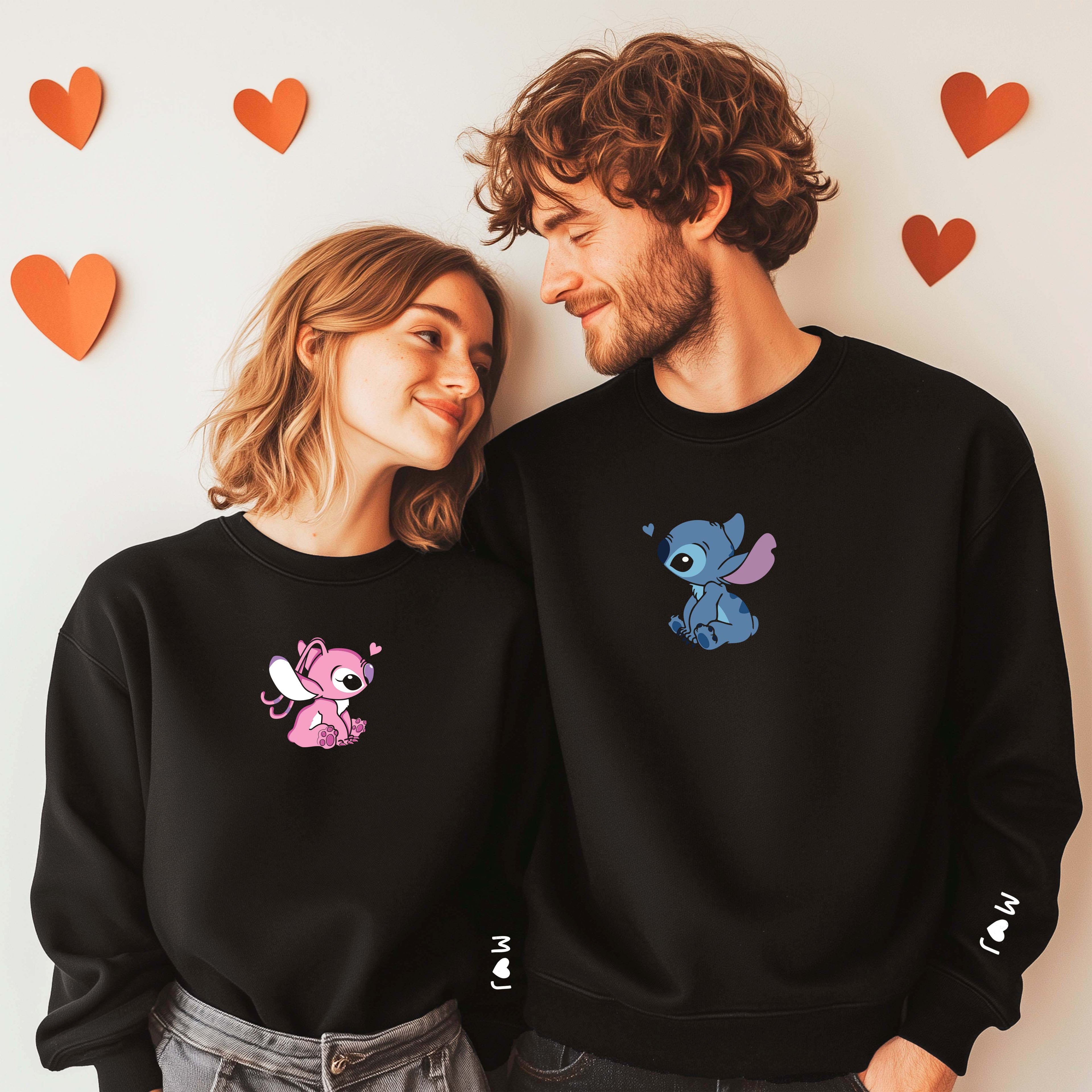 Sweatshirt Stitch & Angel Casal Personalizada (Com Iniciais na Manga)