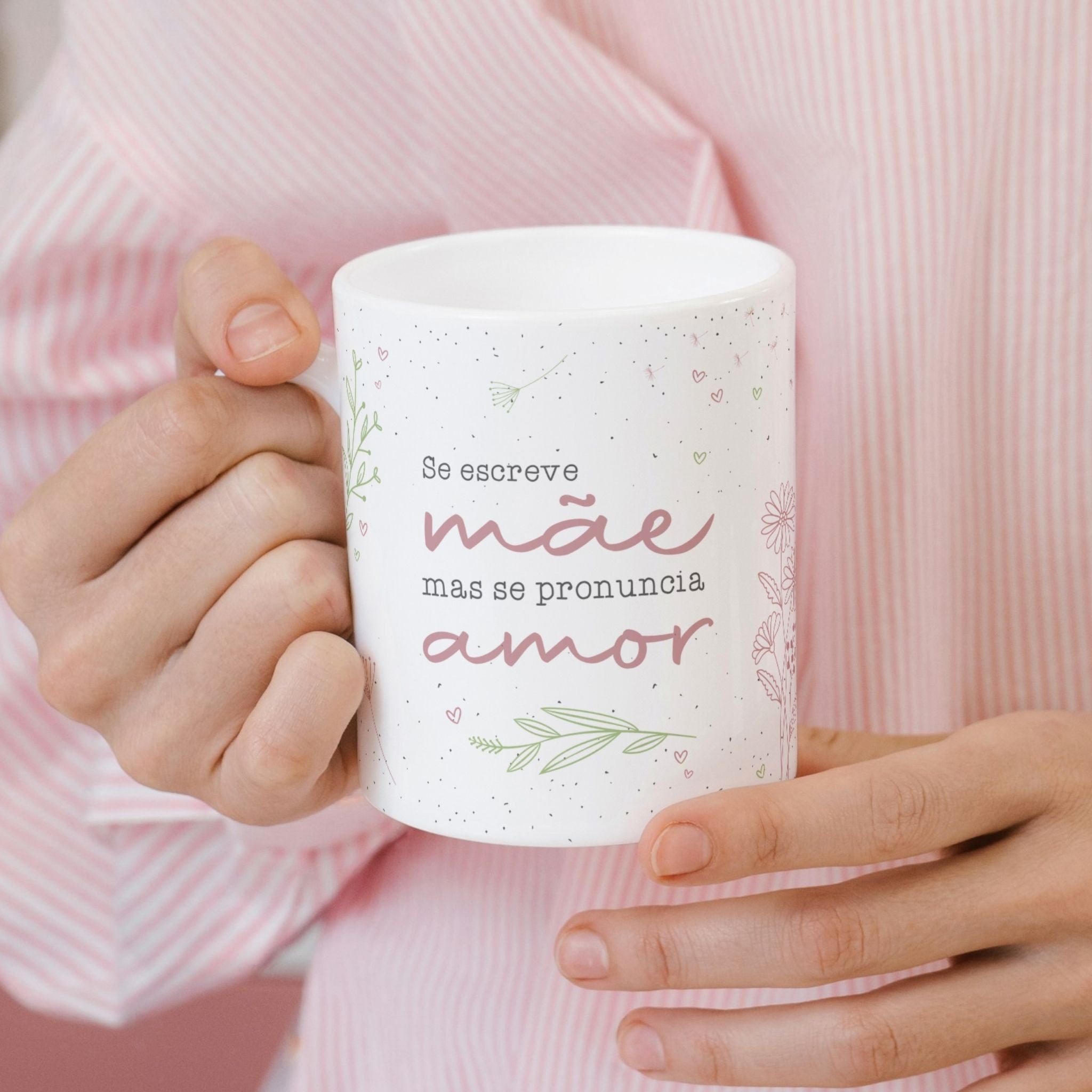 Caneca Dia da Mãe - "Se escreve Mãe mas se pronuncia Amor" | Edição Dia da Mãe